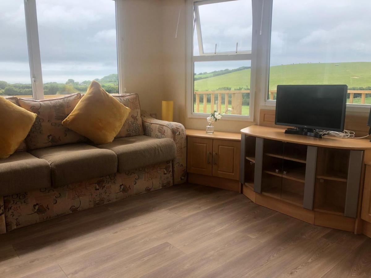 Captivating 2-Bed Static Caravan In Holyhead Llanfachraeth Bagian luar foto