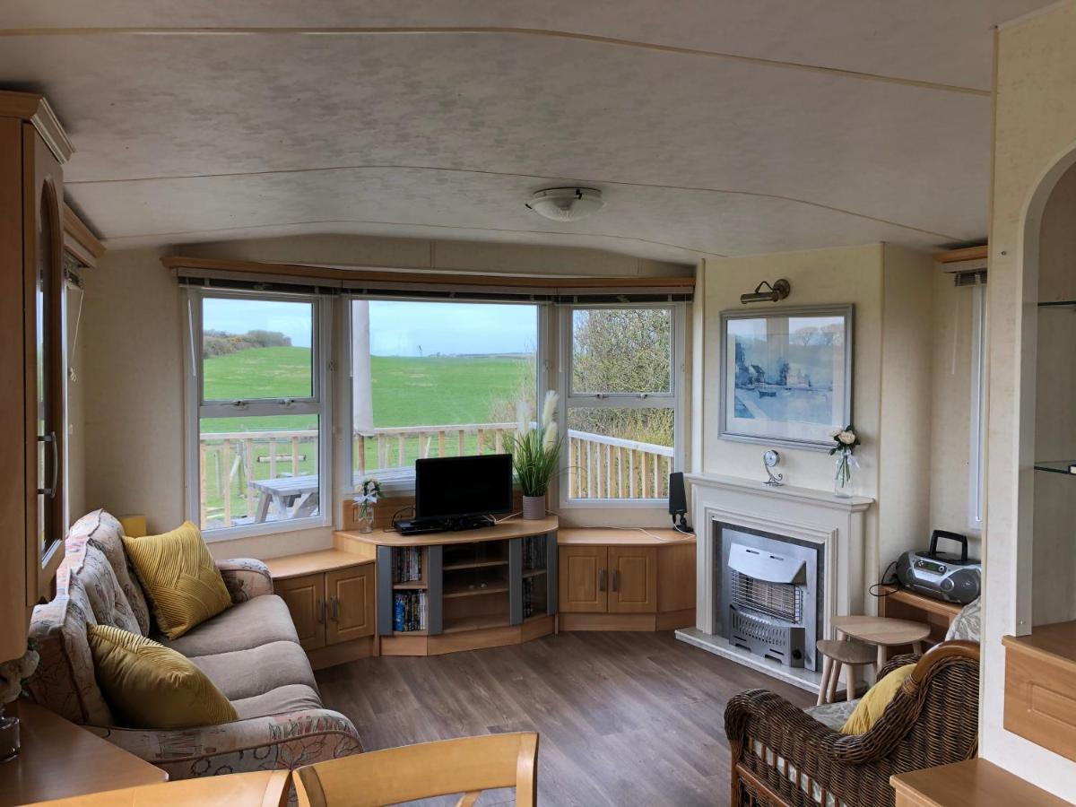Captivating 2-Bed Static Caravan In Holyhead Llanfachraeth Bagian luar foto