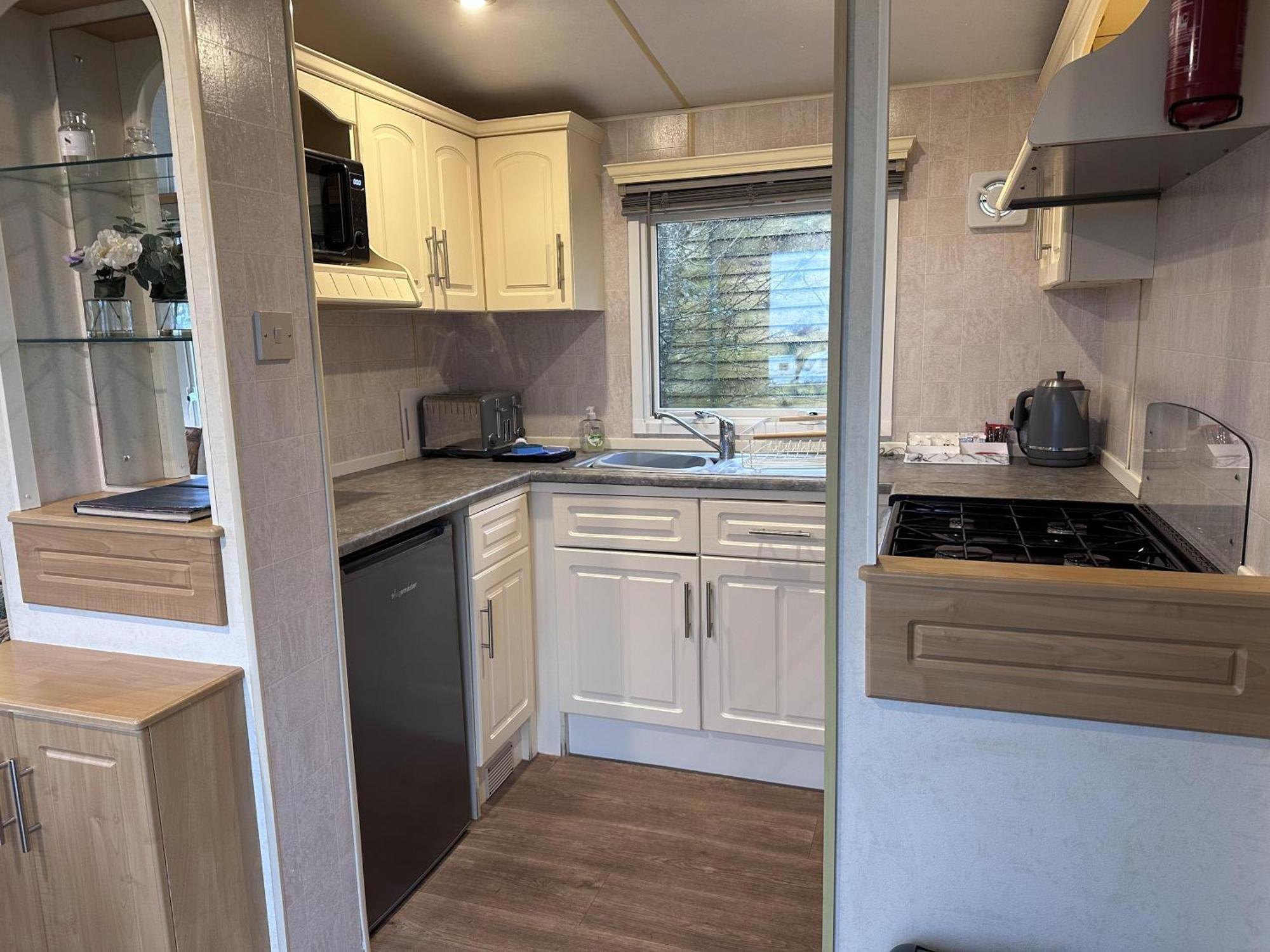 Captivating 2-Bed Static Caravan In Holyhead Llanfachraeth Bagian luar foto